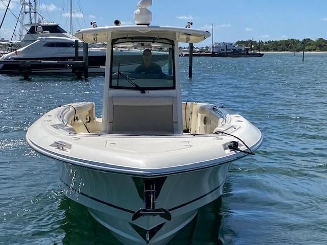 2019 Boston Whaler 330 Outrage