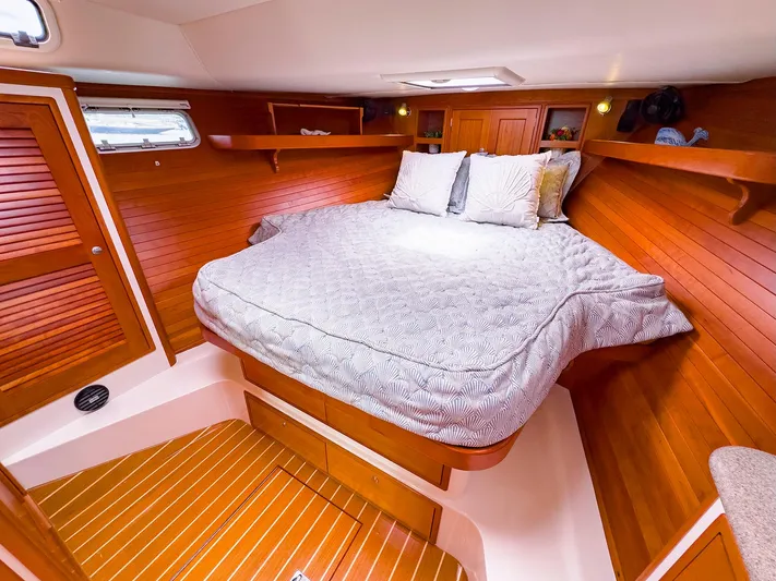 4750fr Yacht Photos Pics 2012 MJM 40z Downeast cabin with cozy bed and wooden interior.