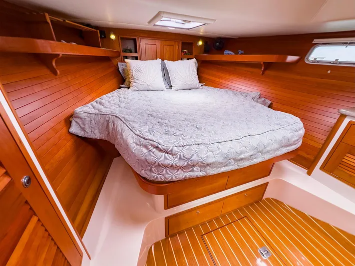 4750fr Yacht Photos Pics Luxurious cabin interior of 2012 MJM 40z Downeast yacht with wooden finish and cozy bedding.
