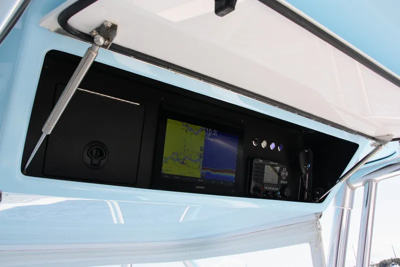 Teasin' II Yacht Photos Pics 2019 Bahama 41 Center Console navigation and control panel.