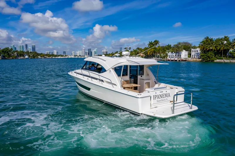 Ipanema Yacht Photos Pics 