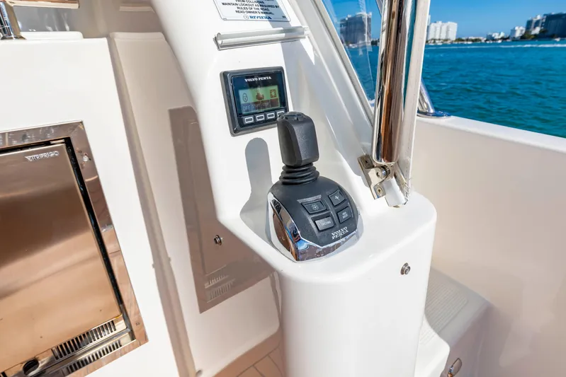 Ipanema Yacht Photos Pics 