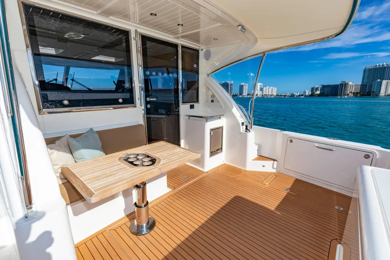 Ipanema Yacht Photos Pics 