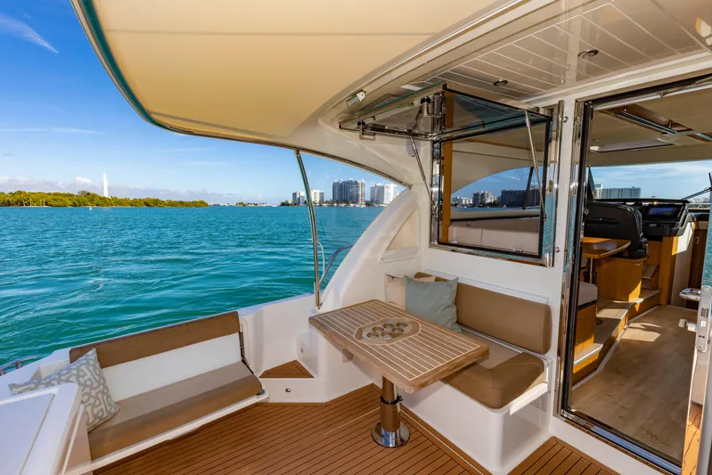 Ipanema Yacht Photos Pics 