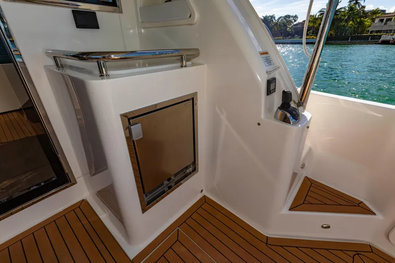 Ipanema Yacht Photos Pics 