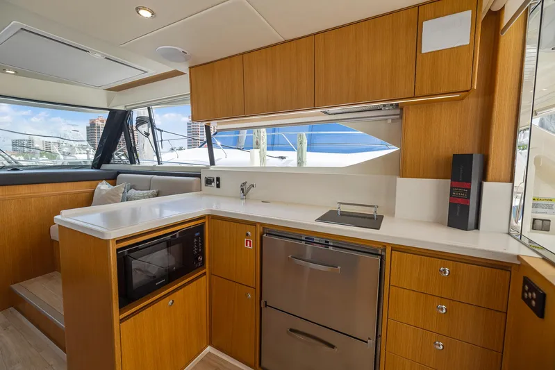 Ipanema Yacht Photos Pics 