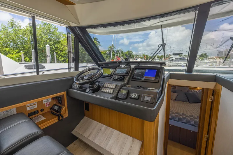 Ipanema Yacht Photos Pics 