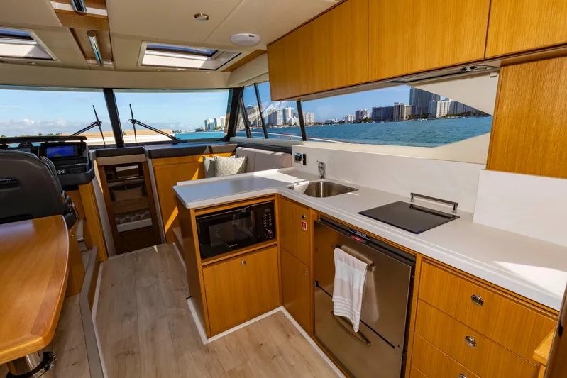 Ipanema Yacht Photos Pics 