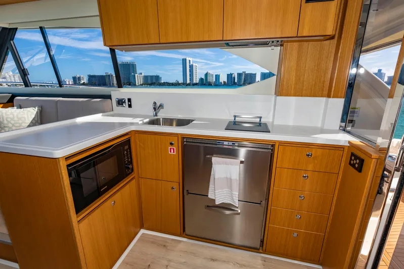 Ipanema Yacht Photos Pics 