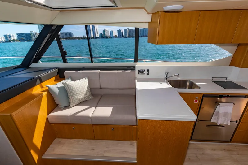 Ipanema Yacht Photos Pics 