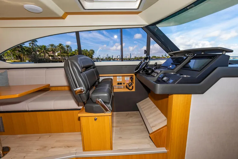 Ipanema Yacht Photos Pics 