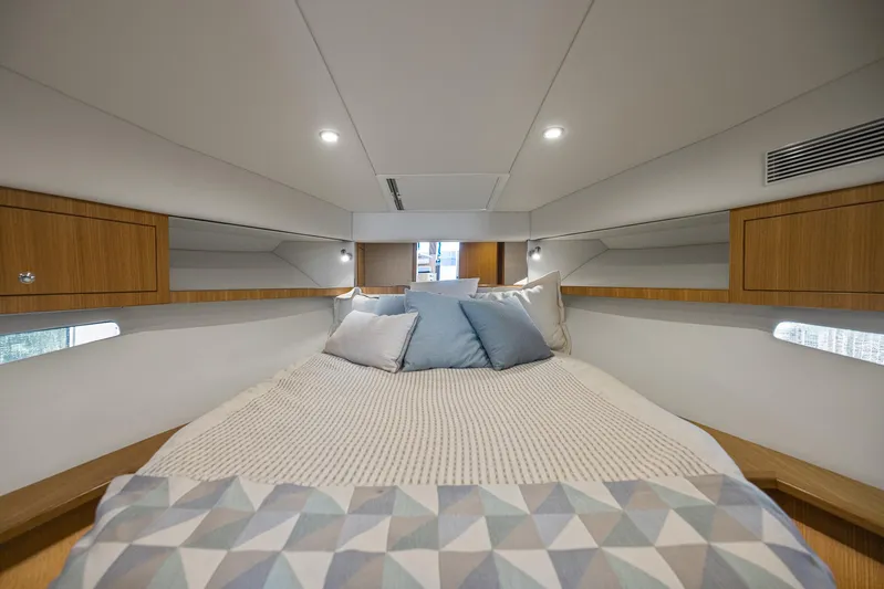 Ipanema Yacht Photos Pics 