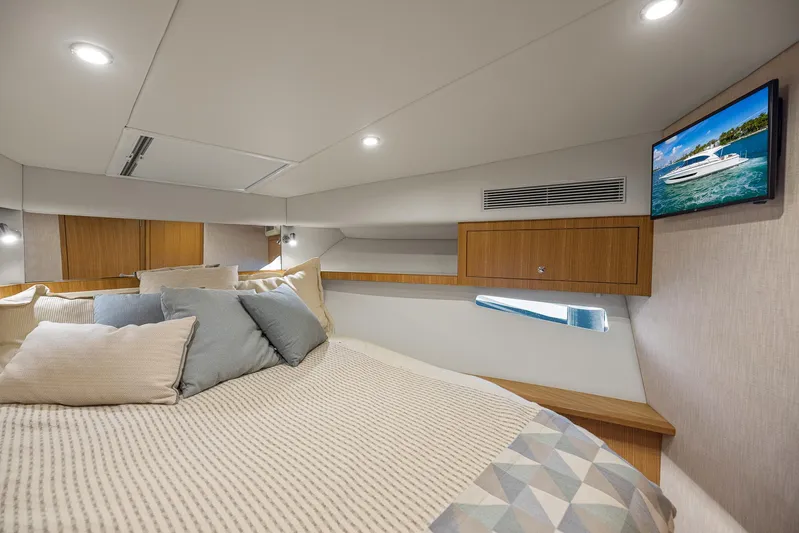 Ipanema Yacht Photos Pics 