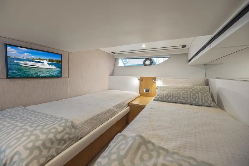 Ipanema Yacht Photos Pics 