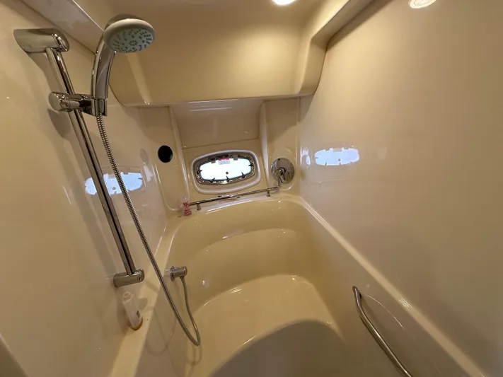  Yacht Photos Pics Luxurious bathroom shower in 2009 Sea Ray 48 Sundancer yacht.