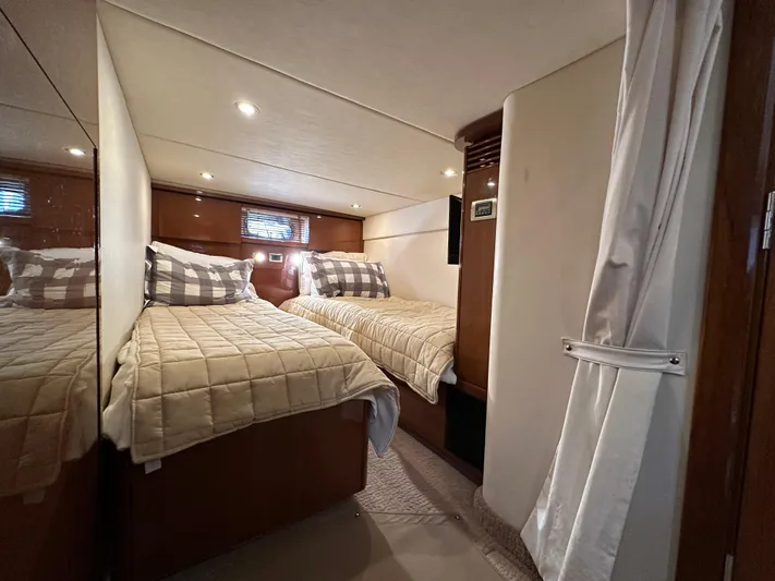  Yacht Photos Pics 2009 Sea Ray 48 Sundancer cabin with twin beds, cozy lighting, and elegant wood finishes.