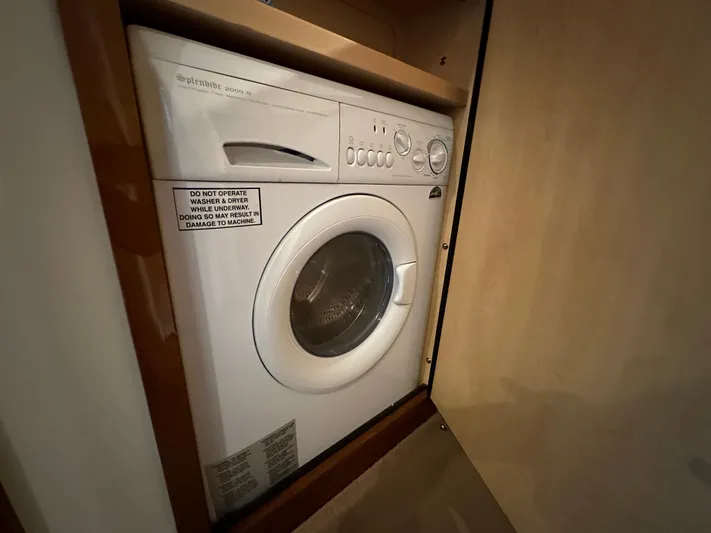  Yacht Photos Pics Washing machine inside 2009 Sea Ray 48 Sundancer yacht cabin.