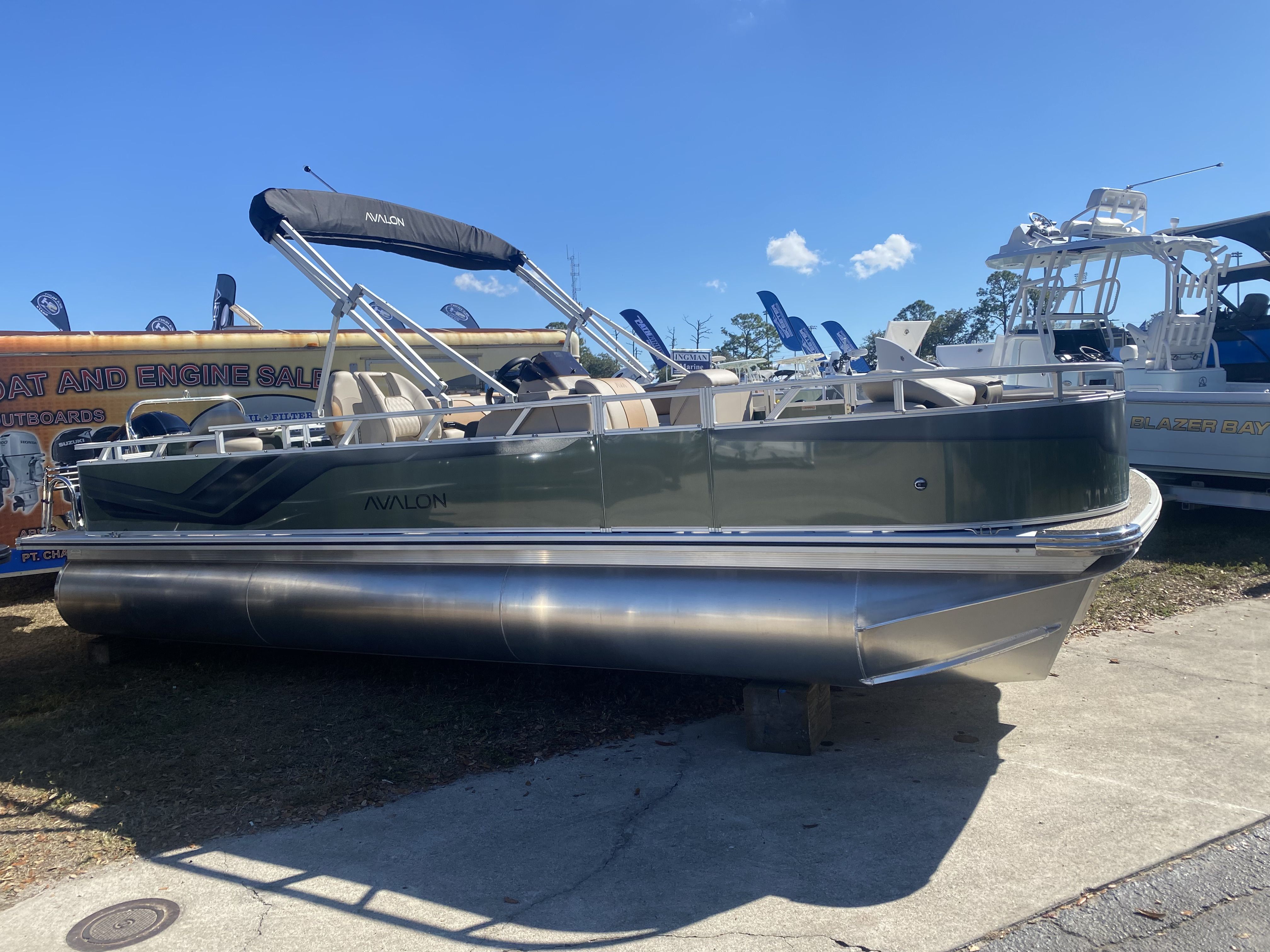 Avalon Luxury Pontoons VENTURE 85 REAR FISH TRITOON