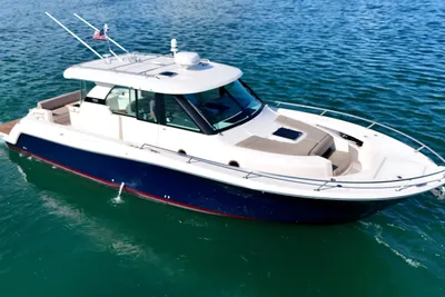 Tiara Yachts Q44