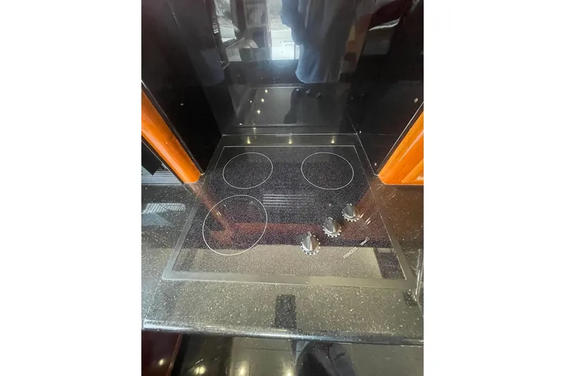 Sea Spirit Yacht Photos Pics Stovetop in 2004 Carver 570 Voyager Pilothouse yacht kitchen.