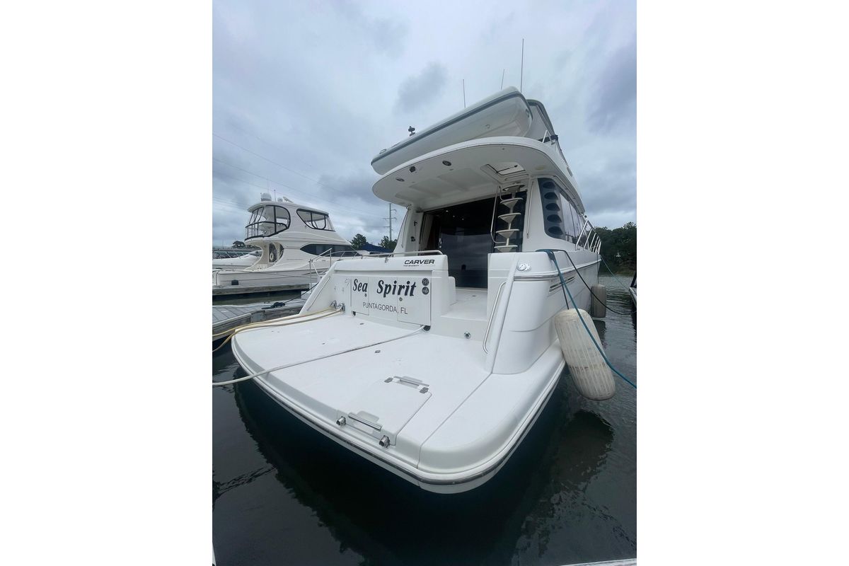 2004 Carver 57 