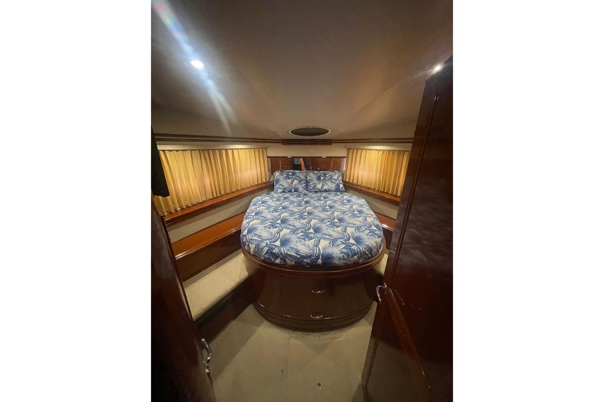 2004 Carver 57 