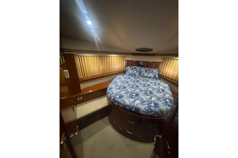 Sea Spirit Yacht Photos Pics Luxurious bedroom interior of 2004 Carver 570 Voyager Pilothouse yacht with elegant bedding.