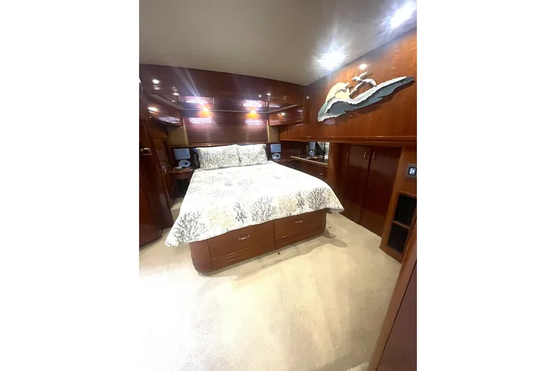 Sea Spirit Yacht Photos Pics Luxurious bedroom interior of 2004 Carver 570 Voyager Pilothouse yacht.