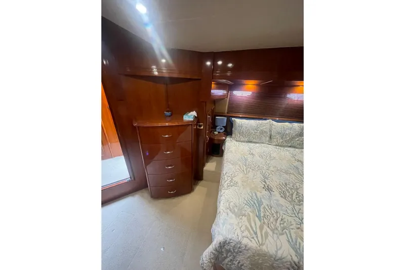 Sea Spirit Yacht Photos Pics Luxurious bedroom interior of 2004 Carver 570 Voyager Pilothouse yacht.