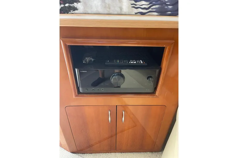 Sea Spirit Yacht Photos Pics Yamaha audio system in 2004 Carver 570 Voyager Pilothouse wooden cabinet.