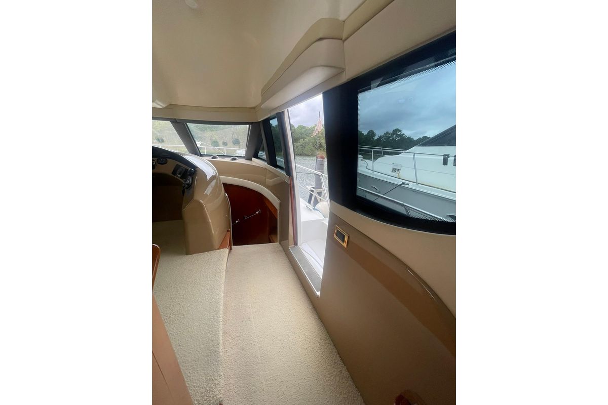 2004 Carver 57 