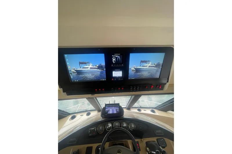 Sea Spirit Yacht Photos Pics Pilothouse of 2004 Carver 570 Voyager with dual screens and navigation controls.