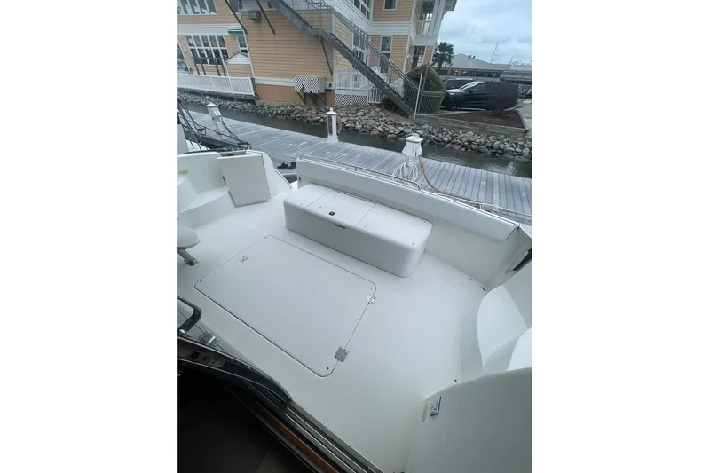 Sea Spirit Yacht Photos Pics 2004 Carver 570 Voyager Pilothouse boat deck with seating, dockside view.