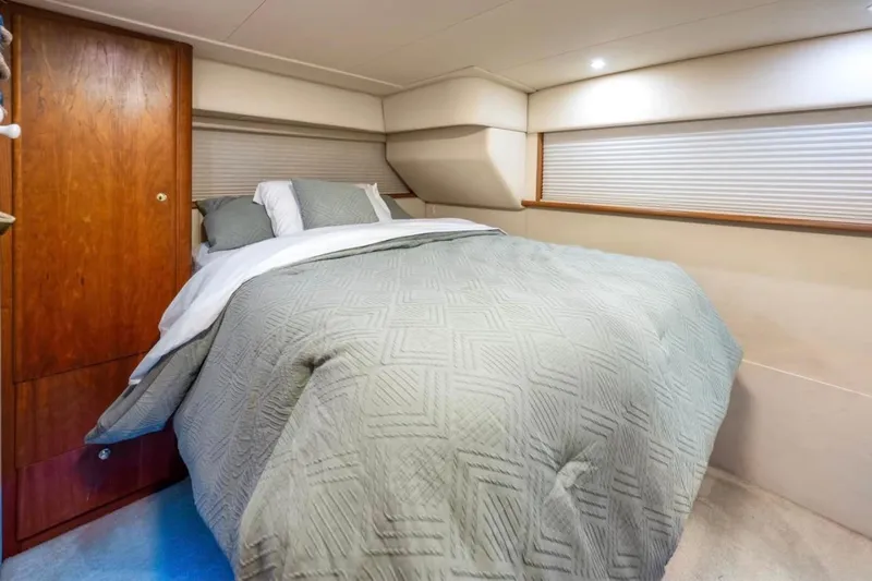  Yacht Photos Pics Cozy bedroom interior of 1998 Silverton 372 Motor Yacht with elegant bedding.