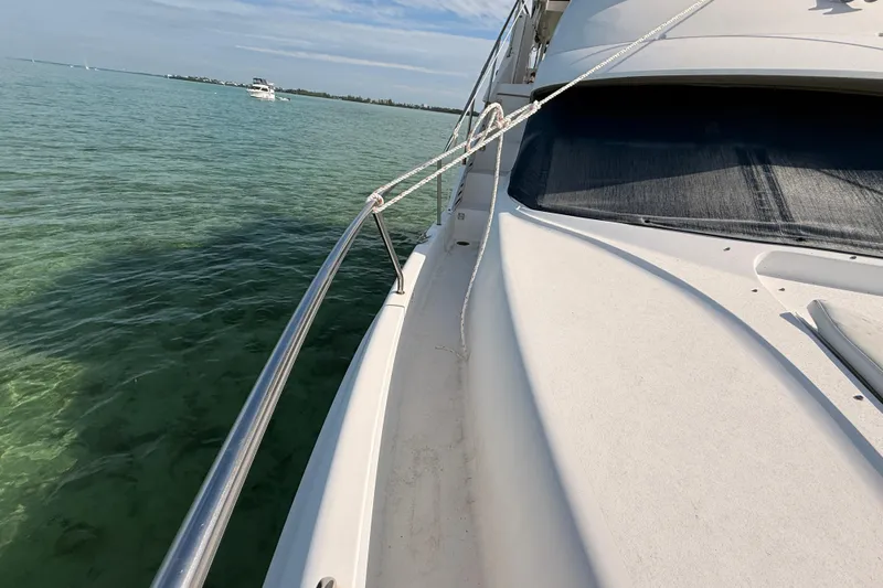  Yacht Photos Pics 1998 Silverton 40 Convertible yacht on clear water, sunny day, side view.