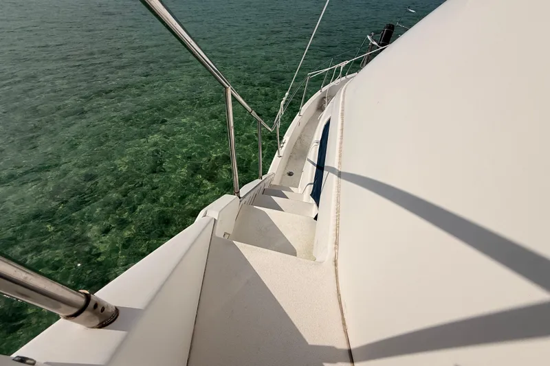  Yacht Photos Pics 1998 Silverton 40 Convertible yacht deck overlooking clear green water.