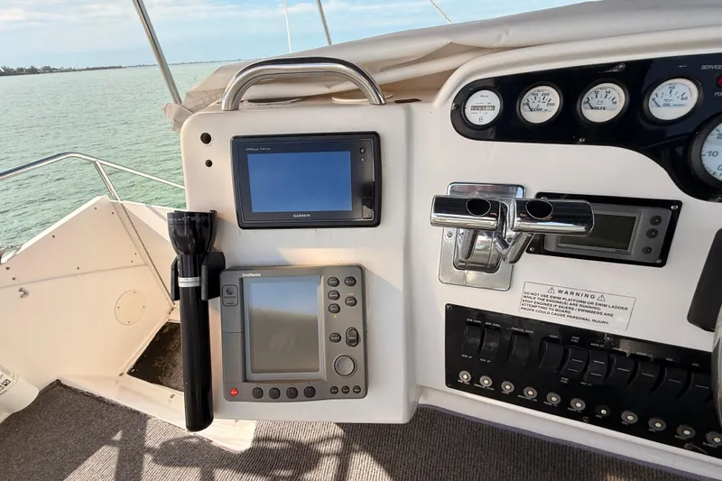  Yacht Photos Pics Control panel of a 1998 Silverton 40 Convertible boat with navigation equipment.