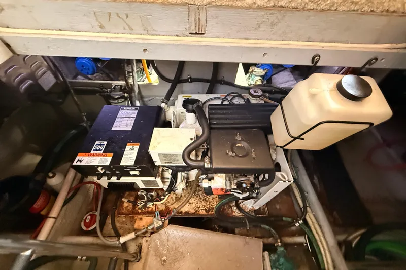  Yacht Photos Pics Engine compartment of a 1998 Silverton 40 Convertible boat, featuring mechanical components.