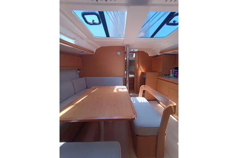 Yacht Photos Pics Interior of 2020 Dufour 430 yacht, featuring spacious seating and natural light.