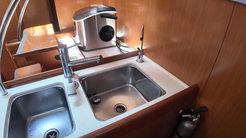 Beluga Yacht Photos Pics 