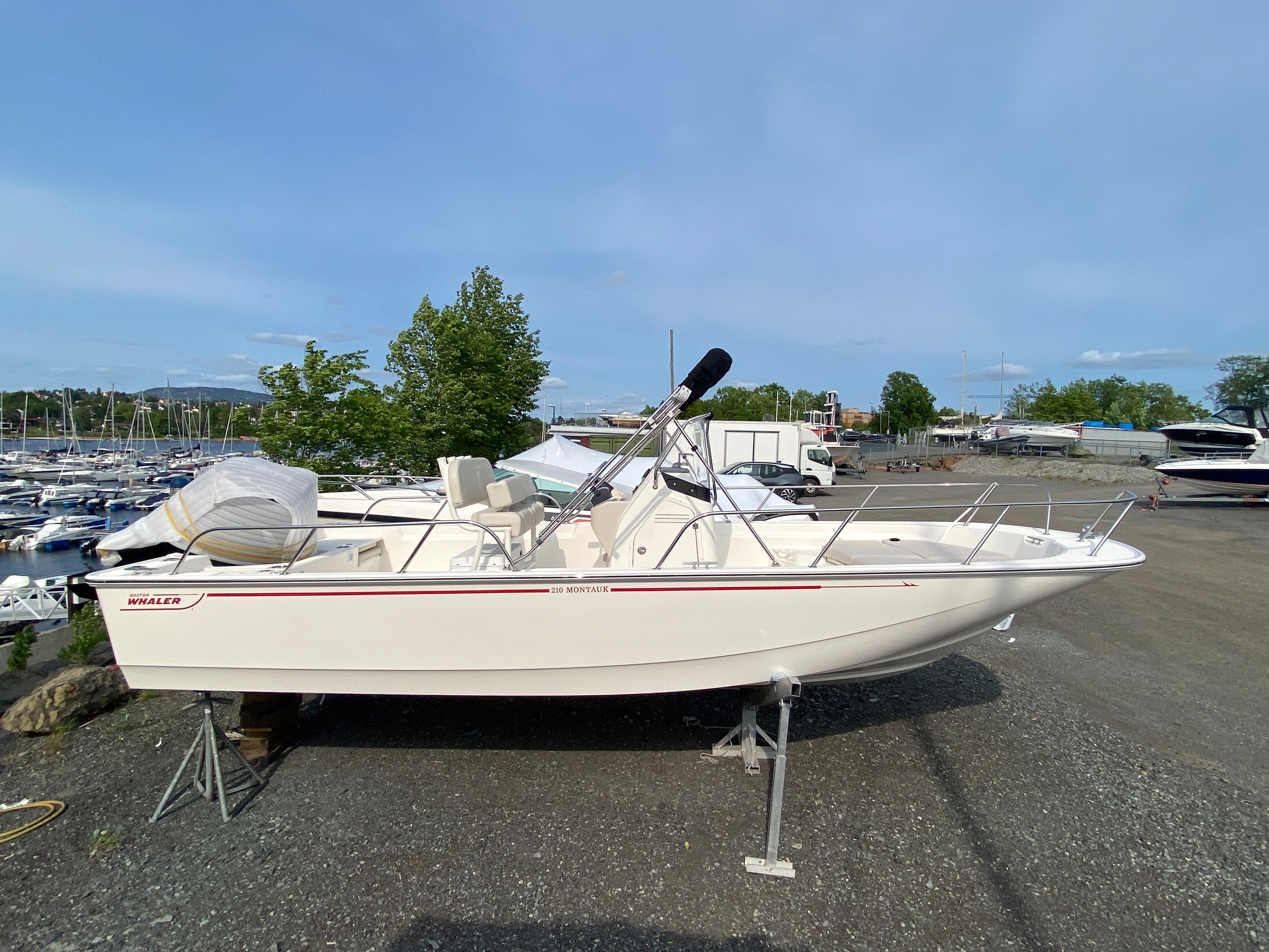 2023 Boston Whaler 210 Montauk Center Console for sale - YachtWorld