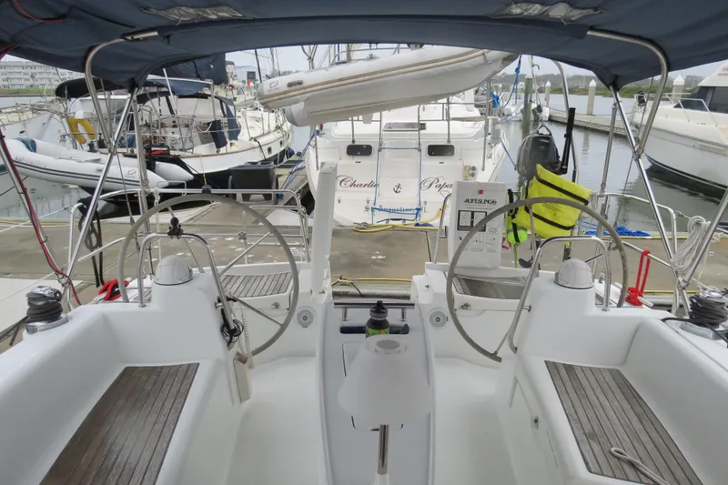 Quest Yacht Photos Pics 