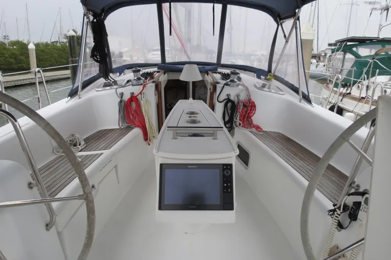 Quest Yacht Photos Pics 