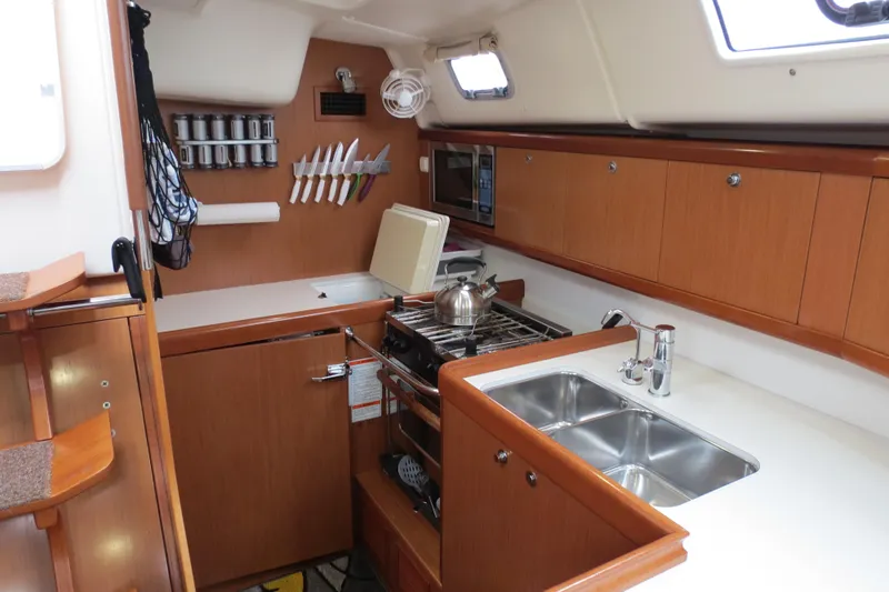 Quest Yacht Photos Pics 