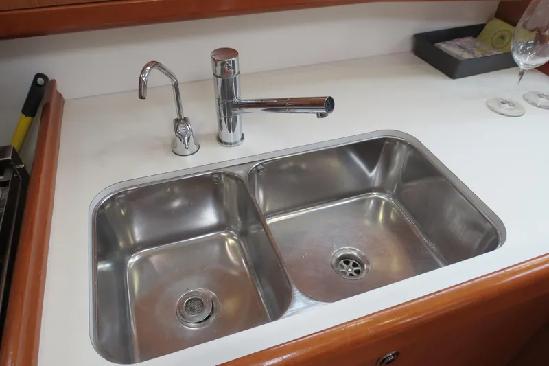 Quest Yacht Photos Pics 