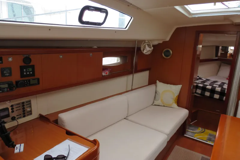 Quest Yacht Photos Pics 