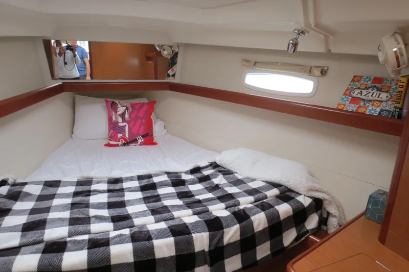 Quest Yacht Photos Pics 