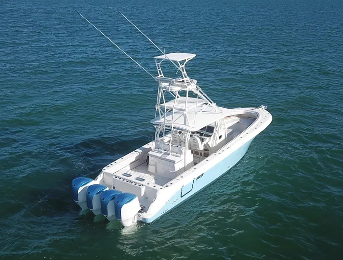  Yacht Photos Pics 2014 Hydra-Sports 42 boat with triple engines on open water.