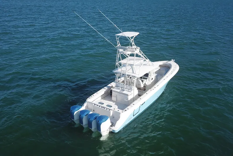  Yacht Photos Pics 2014 Hydra-Sports 42 boat with four engines on open water.