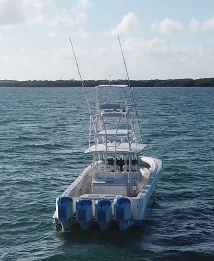  Yacht Photos Pics 2014 Hydra-Sports 42 boat with multiple engines on open water.